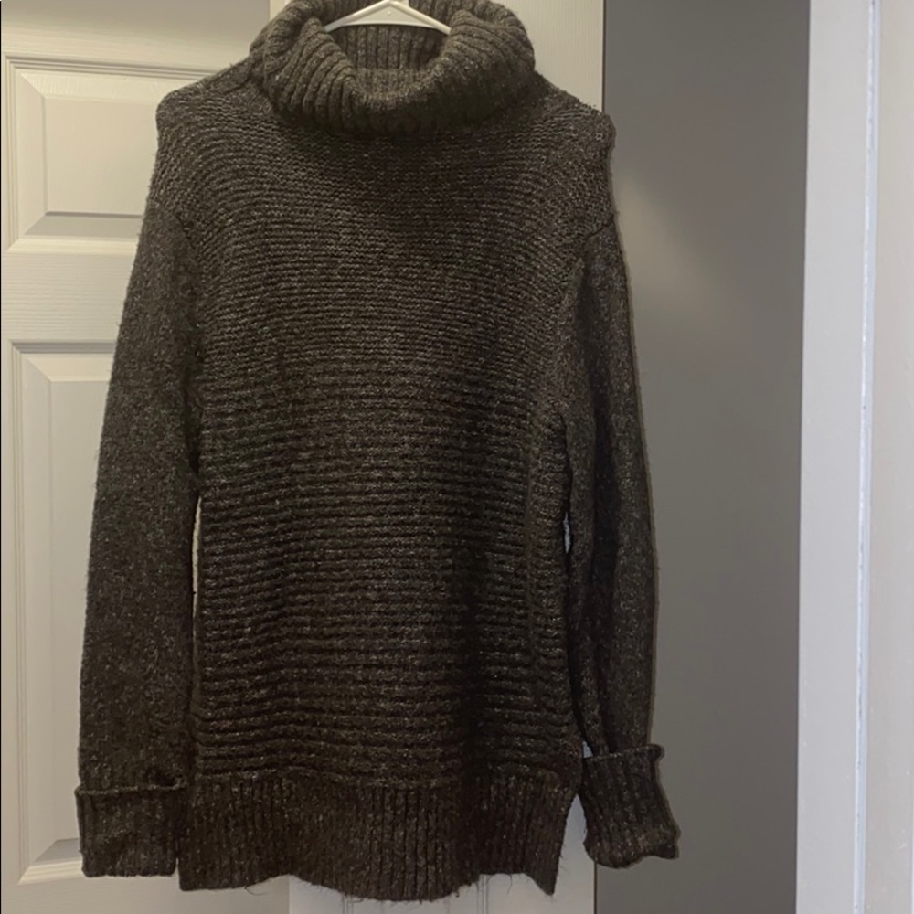 Super cozy over sized Vera wang sweater